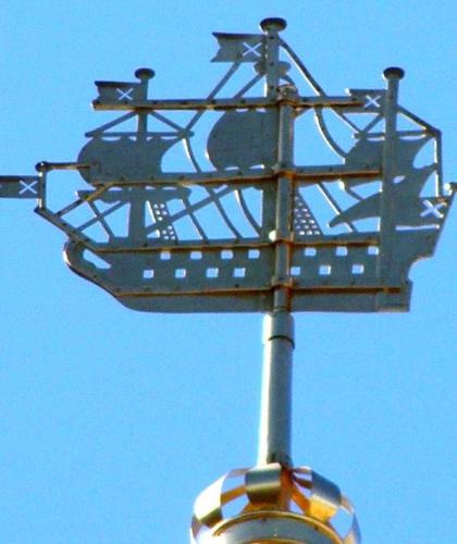 Флюгер «Кораблик» на шпиле Адмиралтейства в Санкт-Петербурге